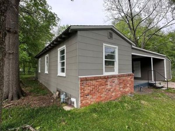 106 Circle Drive, Bogata, TX 75417