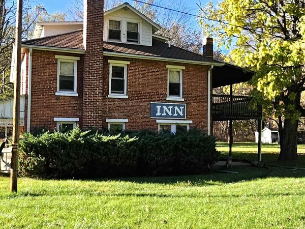 32 1st Ave, Cass, WV 24927