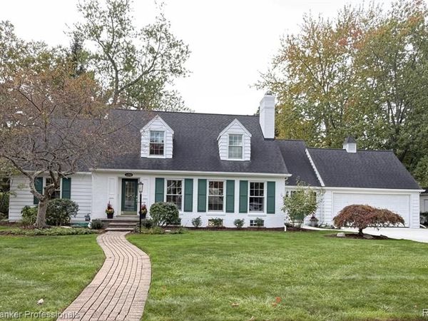 499 Sunningdale Drive, Grosse Pointe Woods, MI 48236