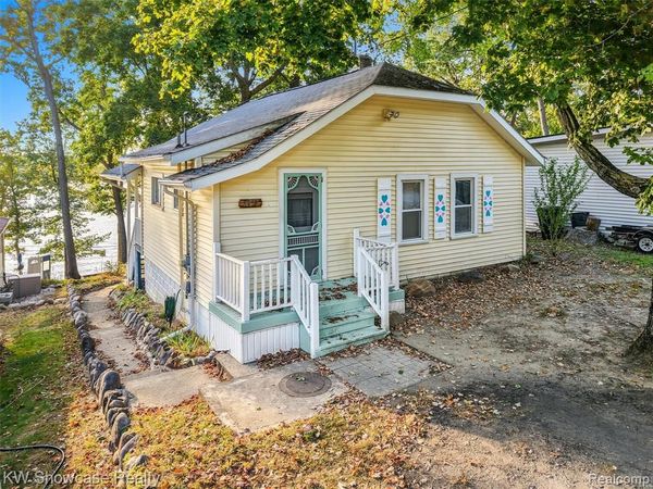 1259 Lakeshore Drive, Columbiaville Vlg, MI 48421