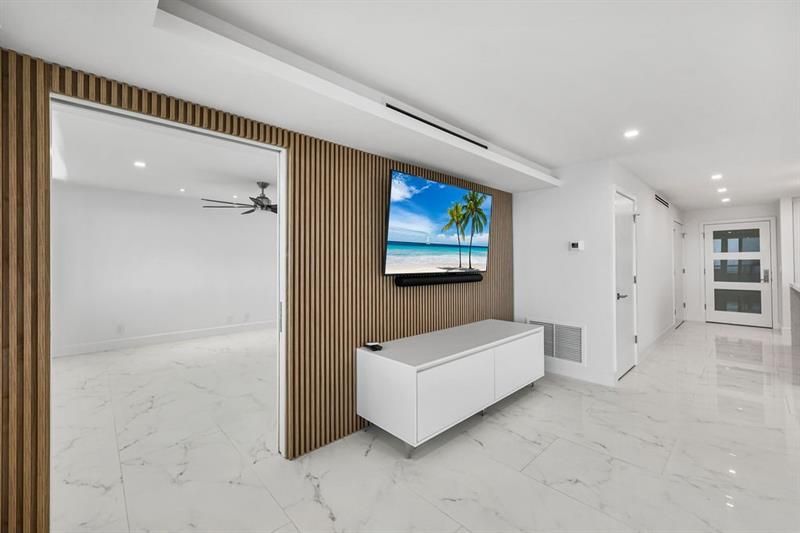 545 S Fort Lauderdale Beach Boulevard, Unit 1701, Fort Lauderdale, FL 33316 Photo