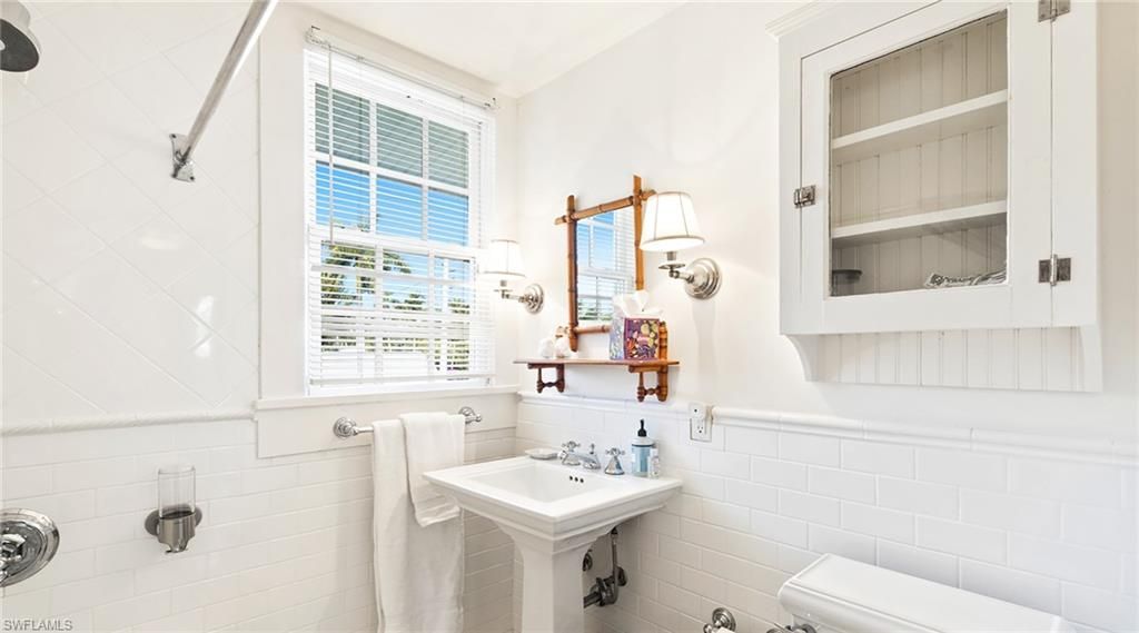 187 Broad Ave S, Naples, FL 34102 Photo