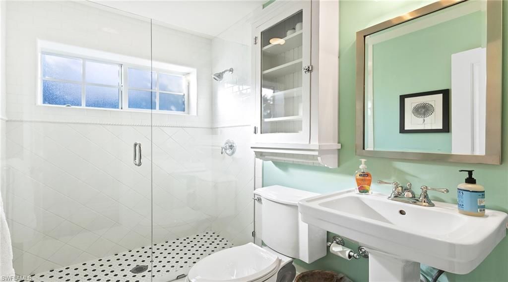 187 Broad Ave S, Naples, FL 34102 Photo