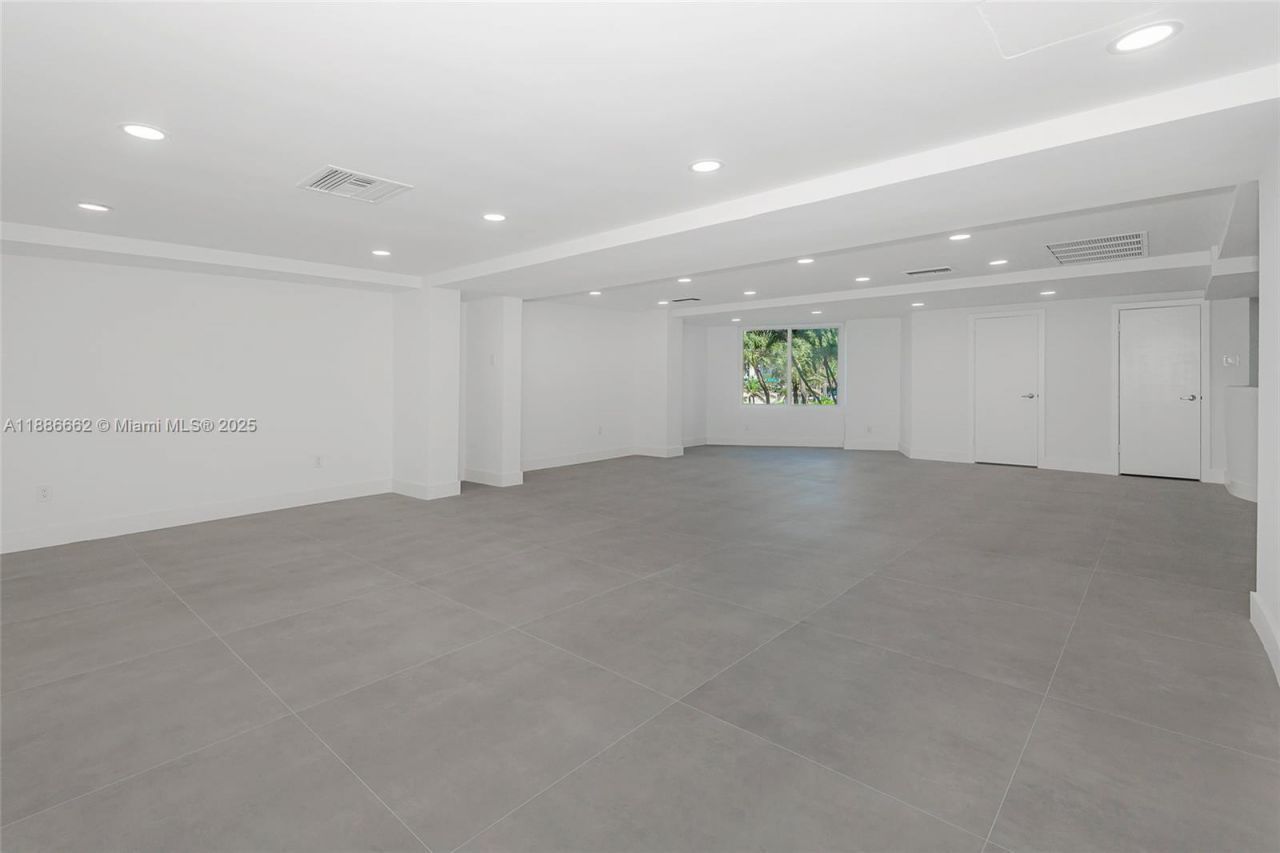 5401 Collins Ave, Unit CU-9, Miami Beach, FL 33140 Photo