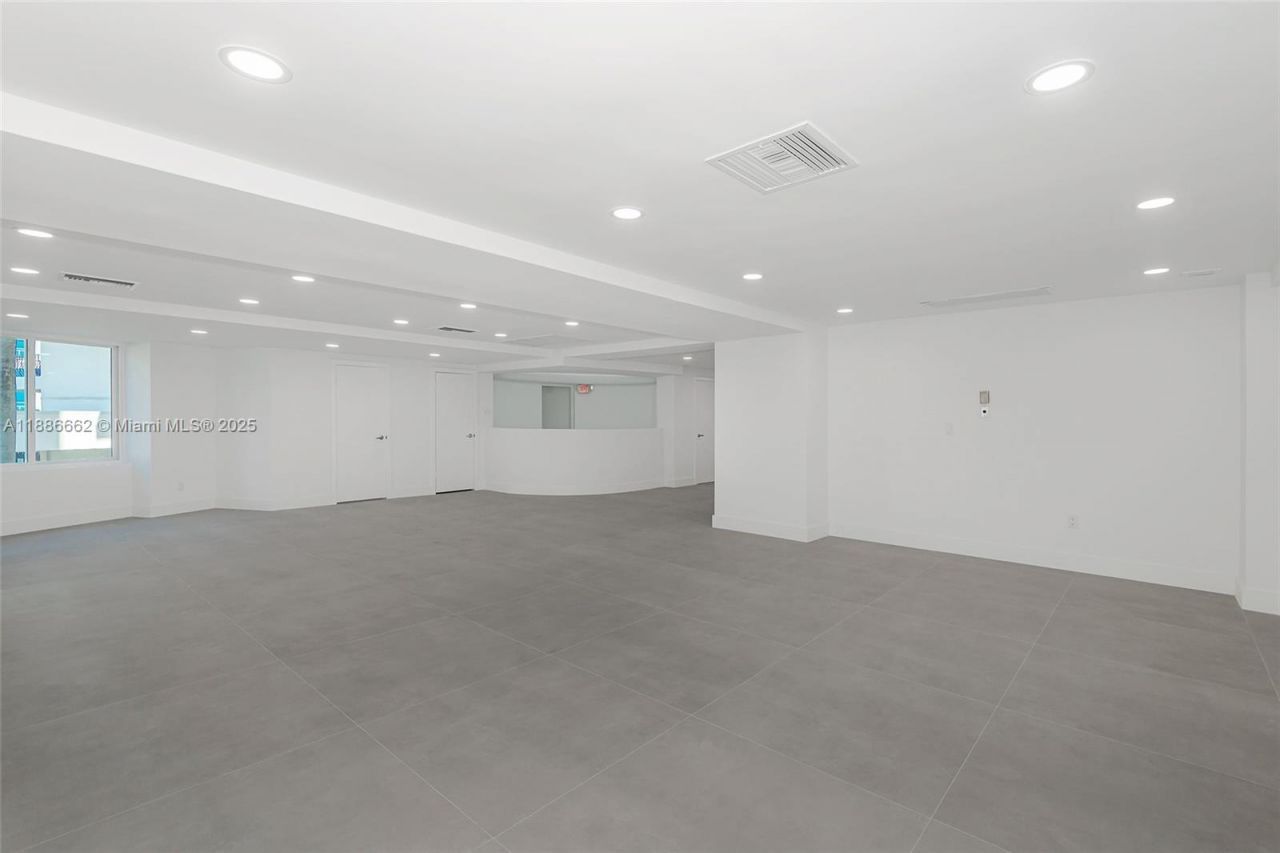 5401 Collins Ave, Unit CU-9, Miami Beach, FL 33140 Photo