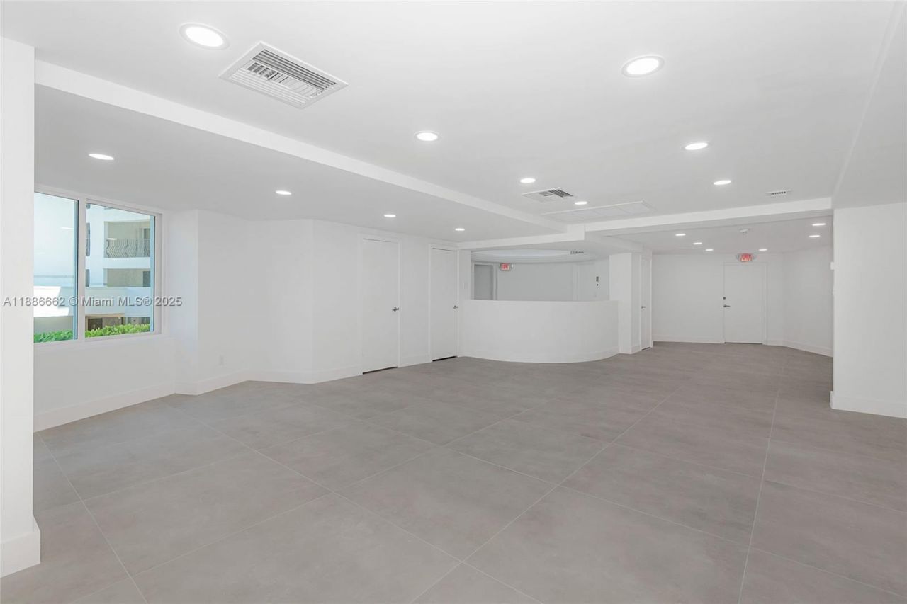 5401 Collins Ave, Unit CU-9, Miami Beach, FL 33140 Photo