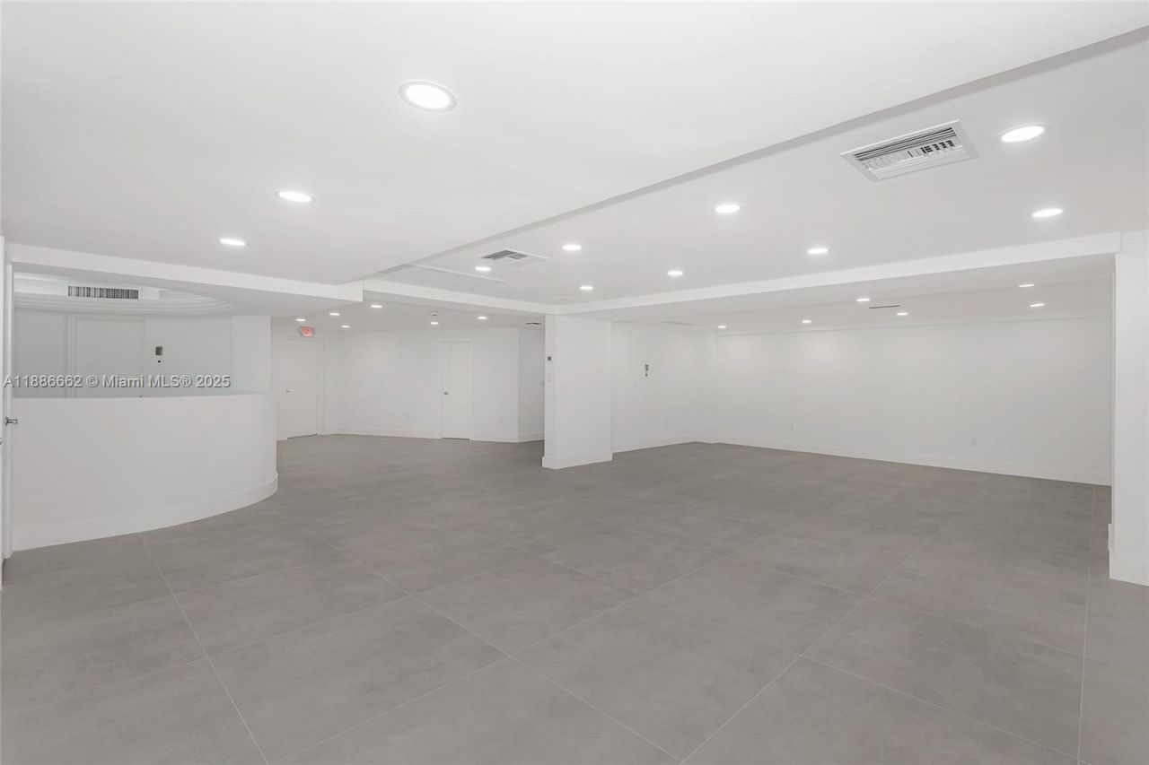 5401 Collins Ave, Unit CU-9, Miami Beach, FL 33140 Photo