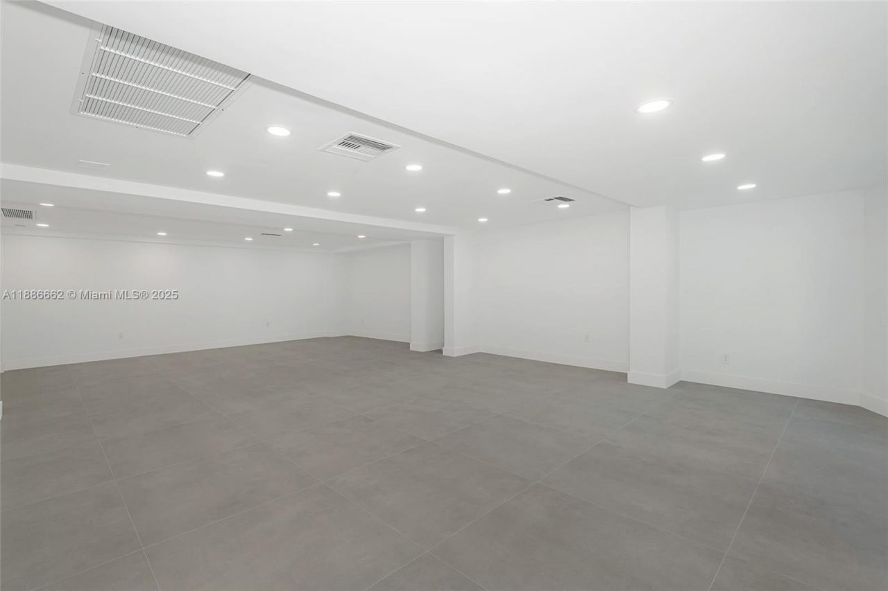 5401 Collins Ave, Unit CU-9, Miami Beach, FL 33140 Photo