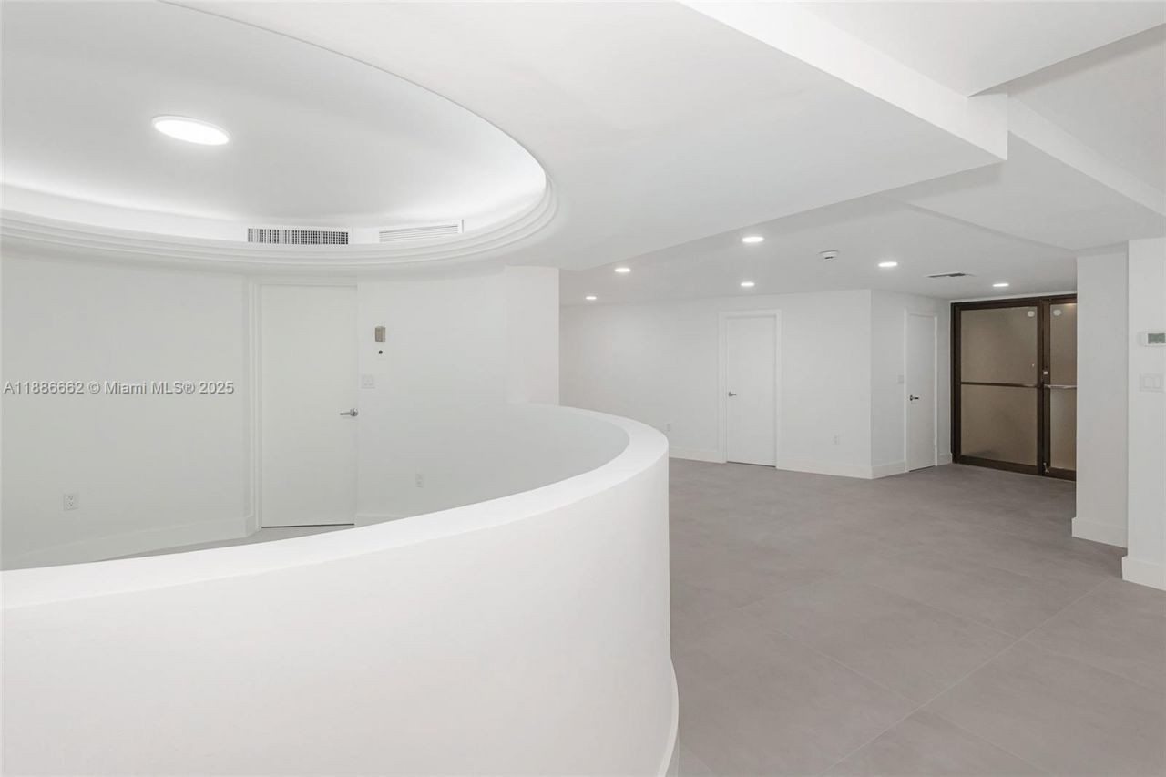 5401 Collins Ave, Unit CU-9, Miami Beach, FL 33140 Photo