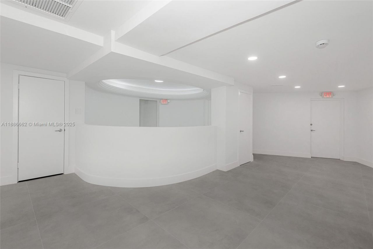 5401 Collins Ave, Unit CU-9, Miami Beach, FL 33140 Photo