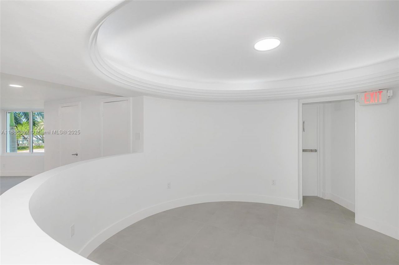 5401 Collins Ave, Unit CU-9, Miami Beach, FL 33140 Photo