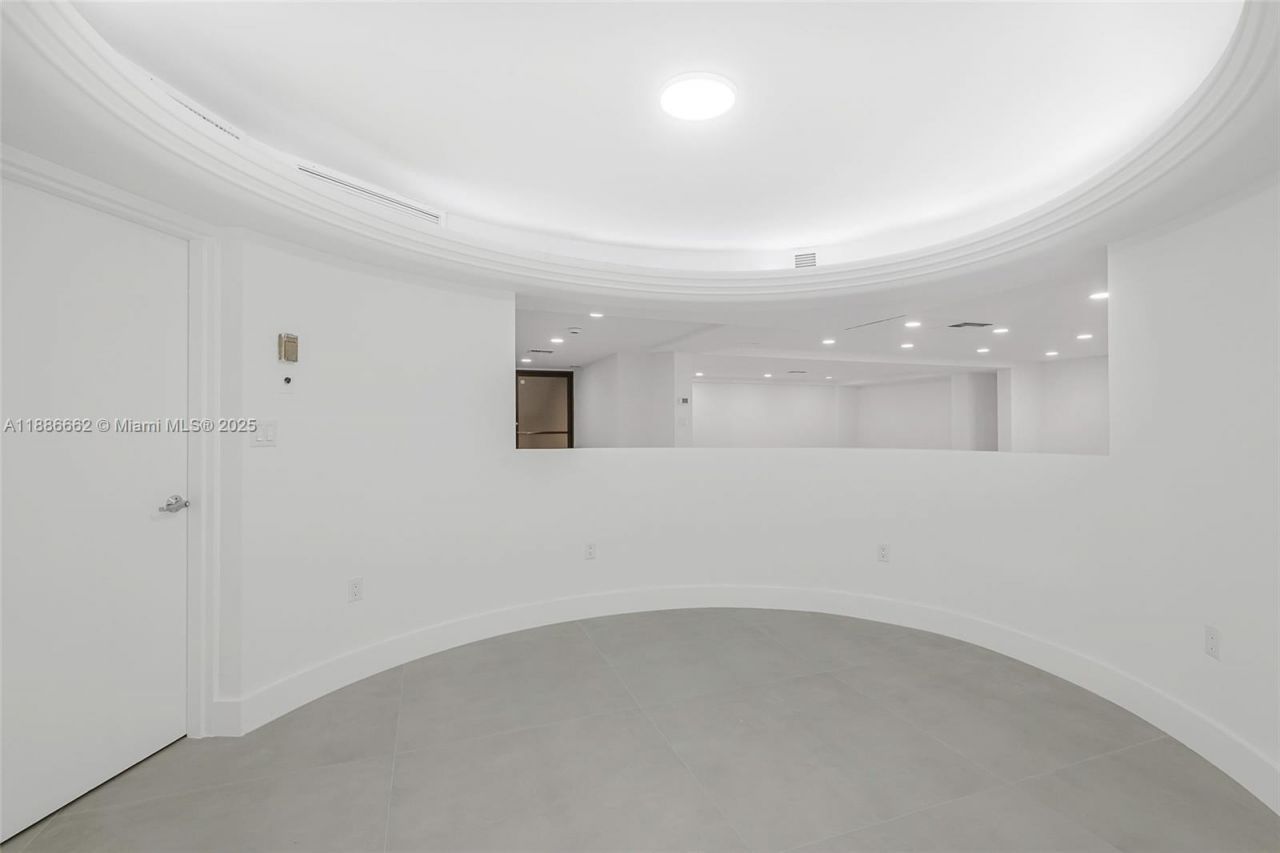 5401 Collins Ave, Unit CU-9, Miami Beach, FL 33140 Photo