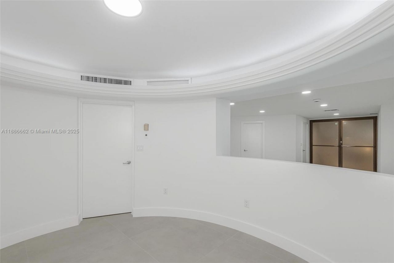 5401 Collins Ave, Unit CU-9, Miami Beach, FL 33140 Photo