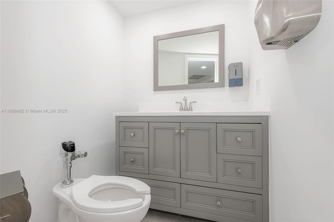 5401 Collins Ave, Unit CU-9, Miami Beach, FL 33140 Photo