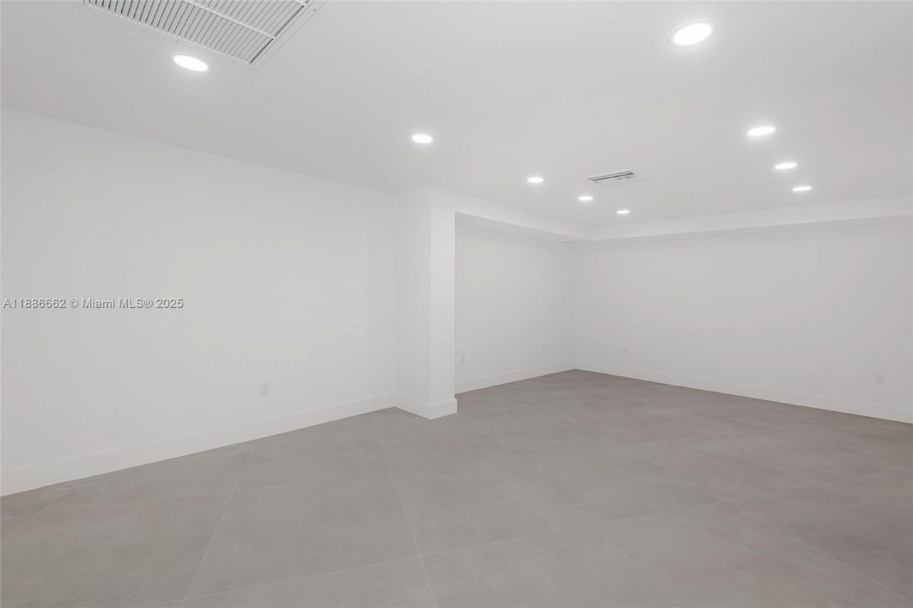 5401 Collins Ave, Unit CU-9, Miami Beach, FL 33140 Photo