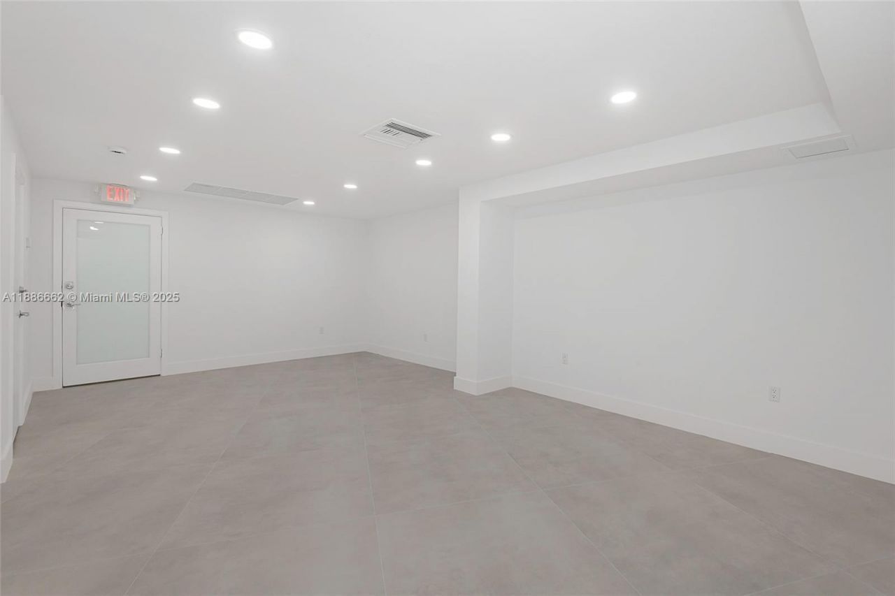 5401 Collins Ave, Unit CU-9, Miami Beach, FL 33140 Photo