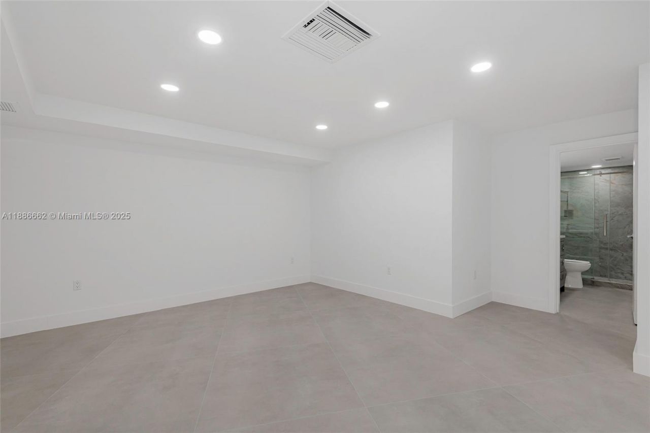 5401 Collins Ave, Unit CU-9, Miami Beach, FL 33140 Photo