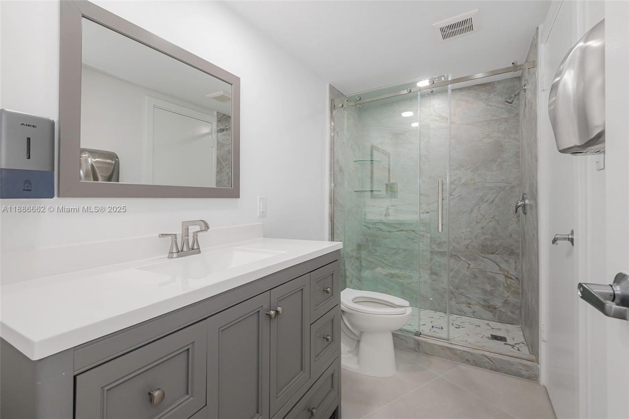 5401 Collins Ave, Unit CU-9, Miami Beach, FL 33140 Photo