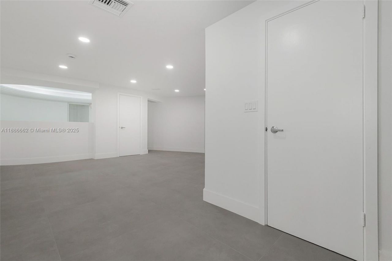 5401 Collins Ave, Unit CU-9, Miami Beach, FL 33140 Photo