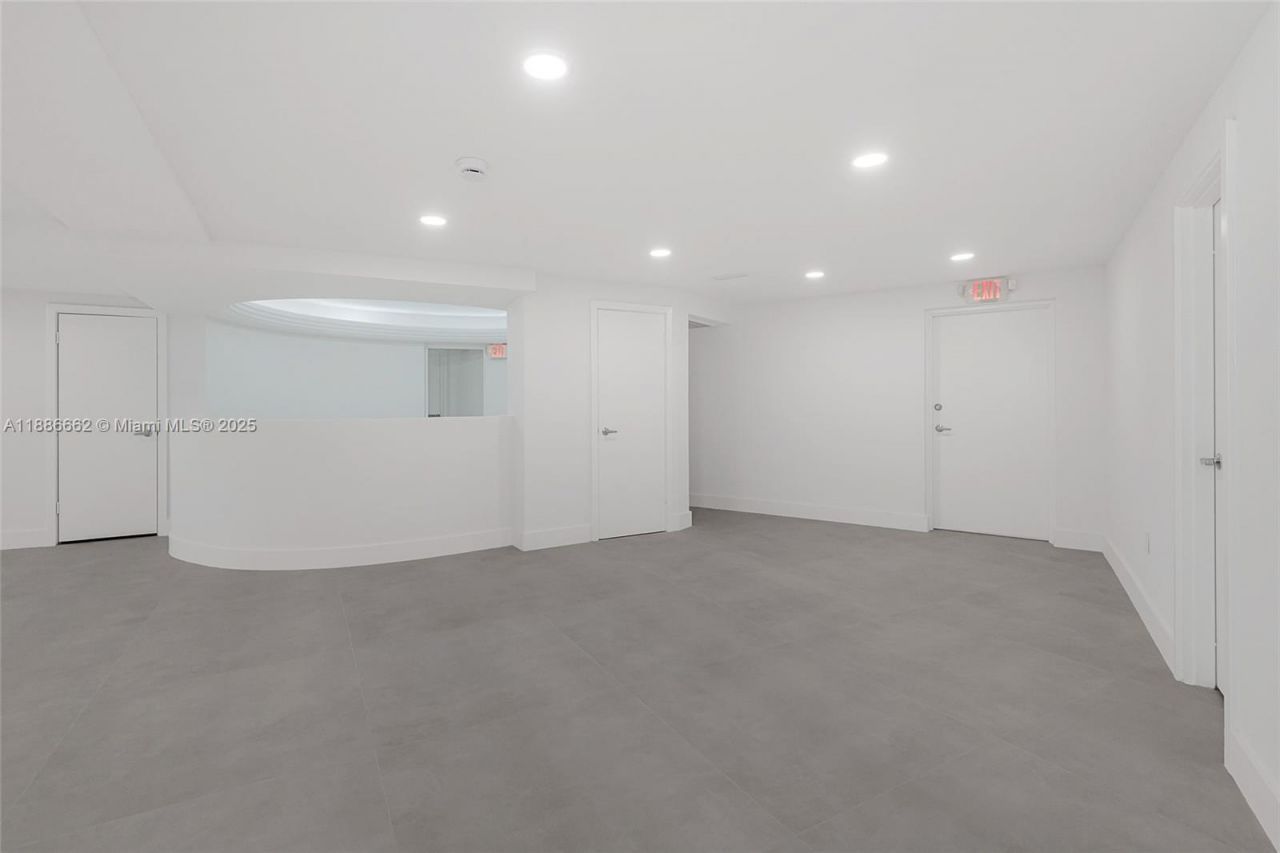 5401 Collins Ave, Unit CU-9, Miami Beach, FL 33140 Photo