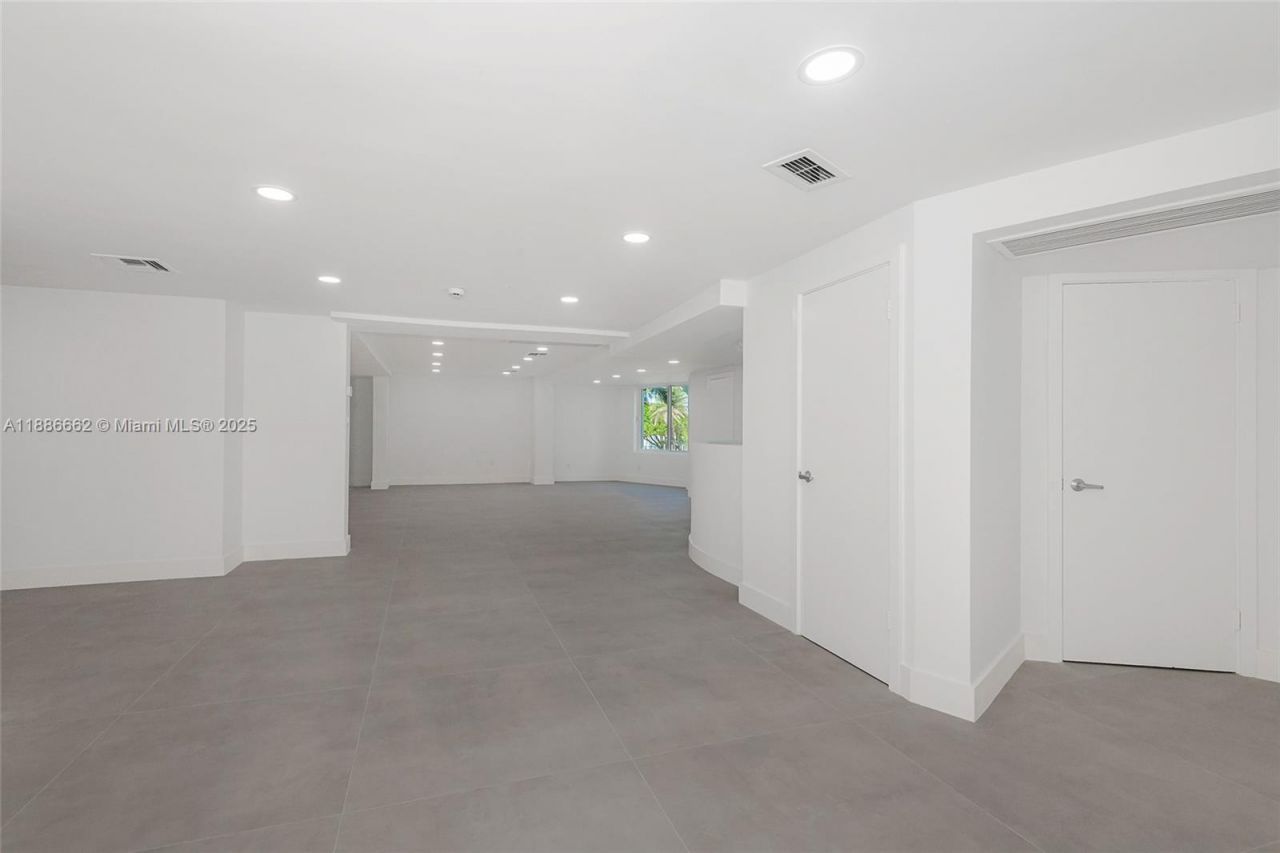 5401 Collins Ave, Unit CU-9, Miami Beach, FL 33140 Photo