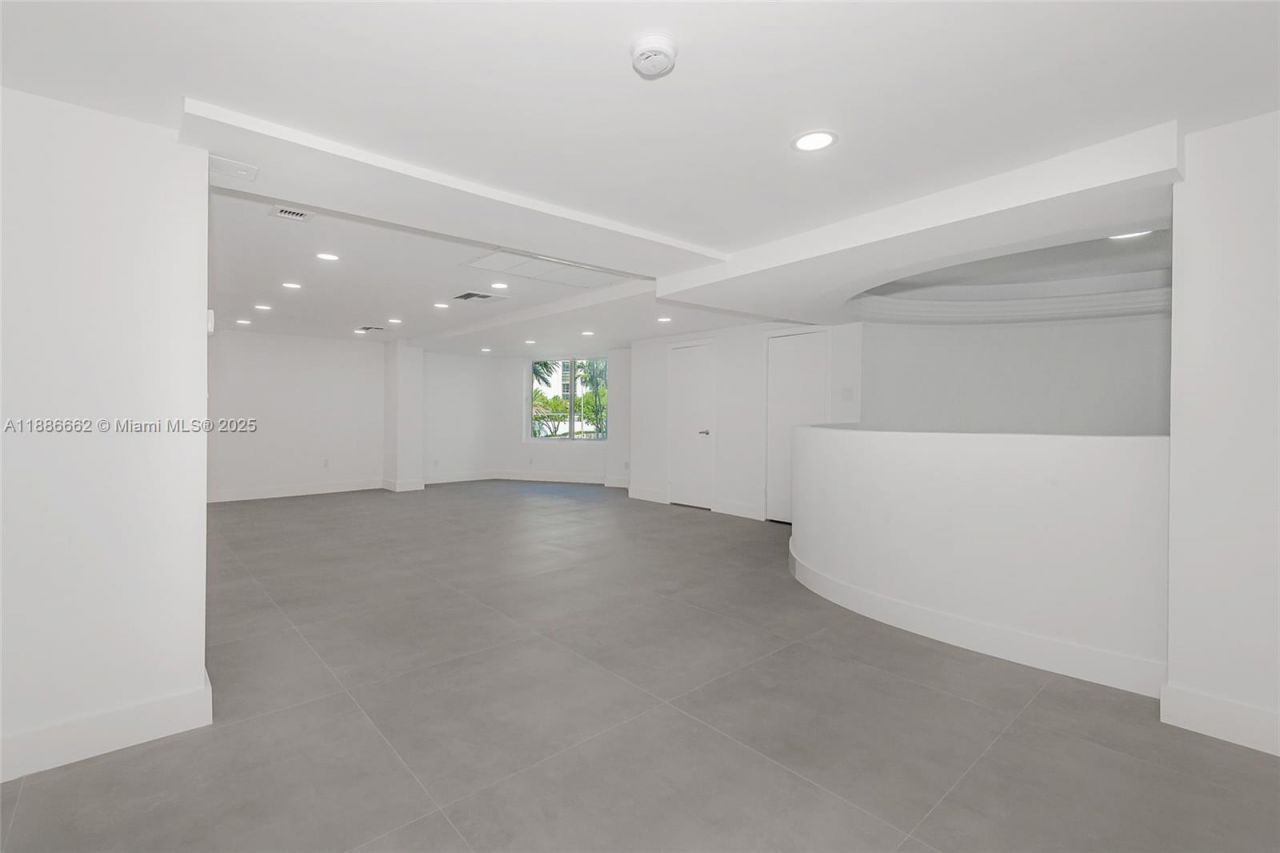 5401 Collins Ave, Unit CU-9, Miami Beach, FL 33140 Photo