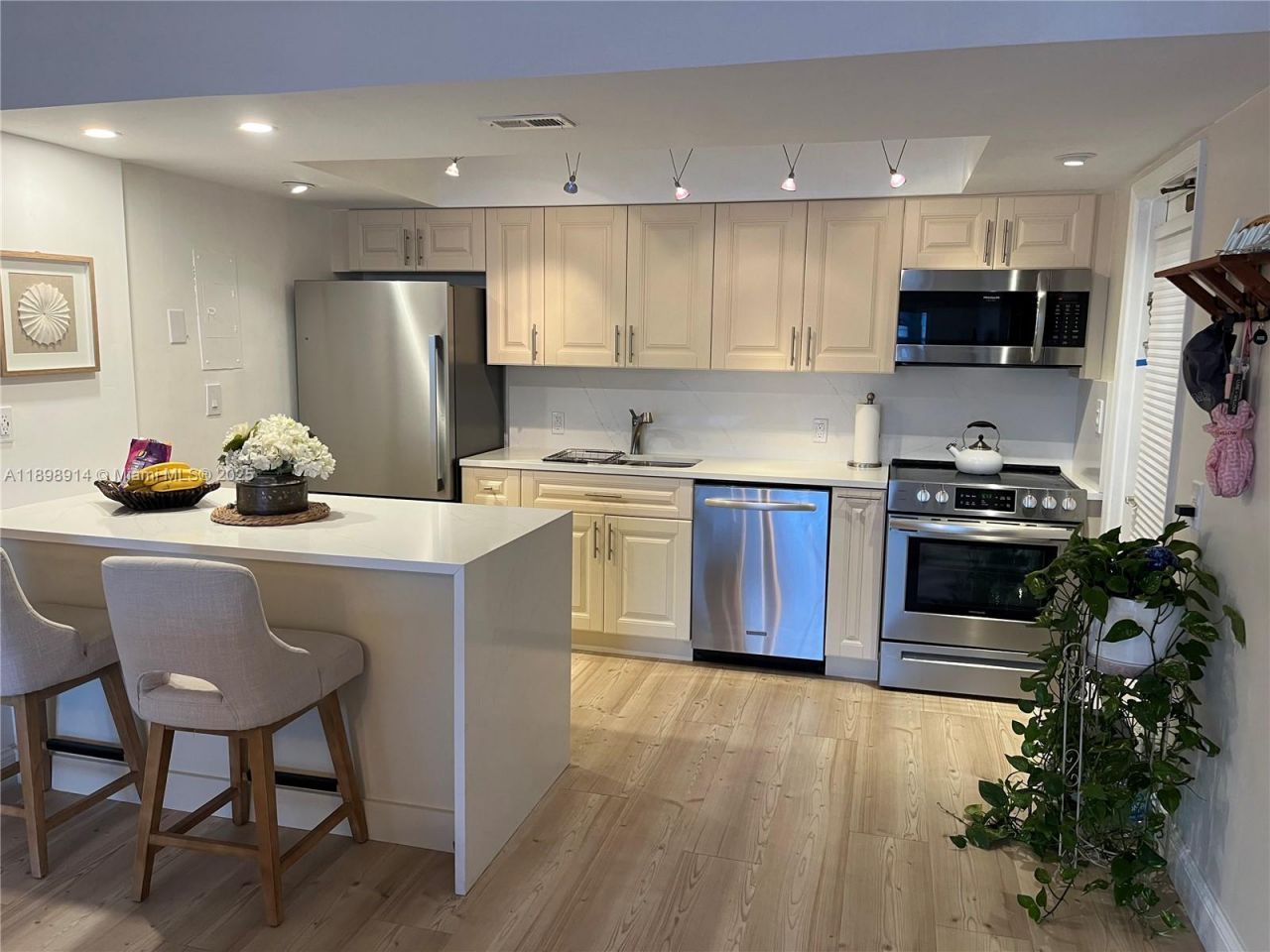 3050 NE 48th St, Unit 205, Fort Lauderdale, FL 33308 Photo