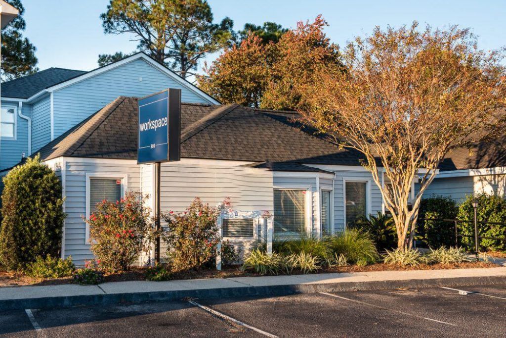 800 Johnnie Dodds Boulevard Photo 12