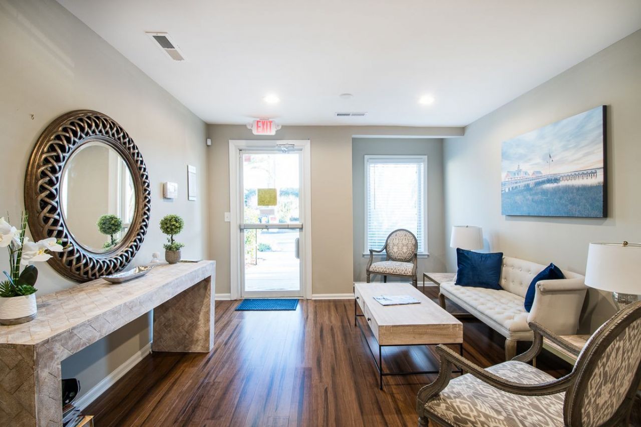 800 Johnnie Dodds Boulevard Photo 13