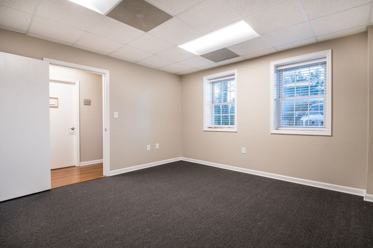 800 Johnnie Dodds Boulevard Photo 6