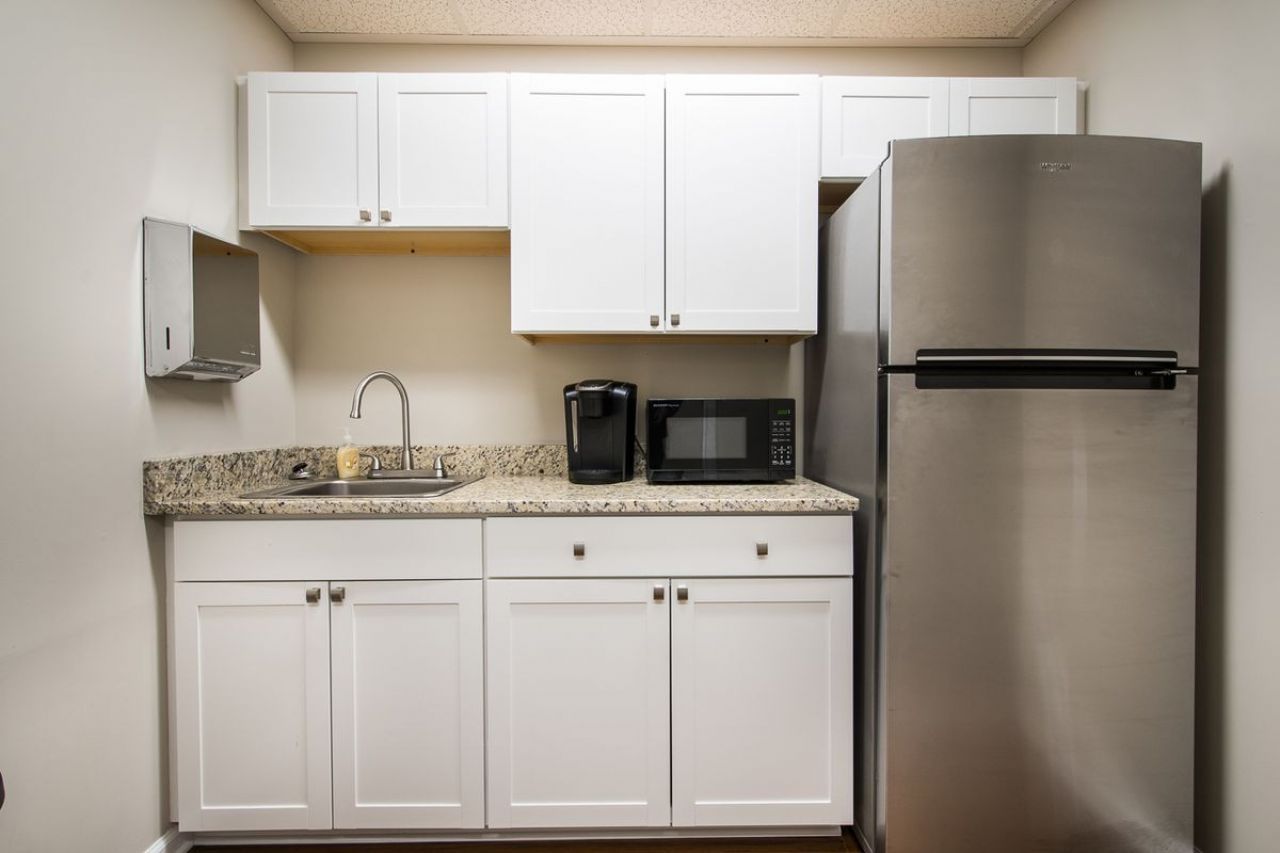 800 Johnnie Dodds Boulevard Photo 7