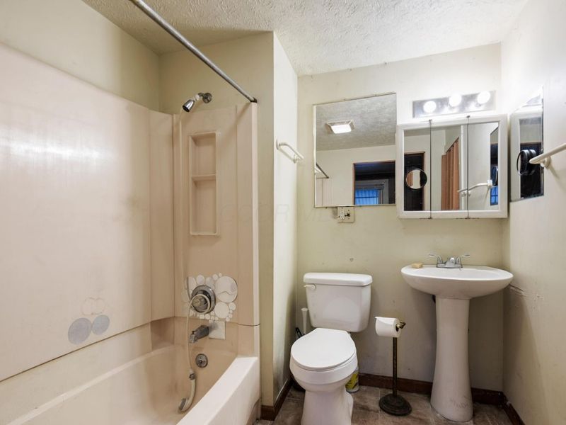 551 E Main Street, Circleville, OH 43113 Photo 15