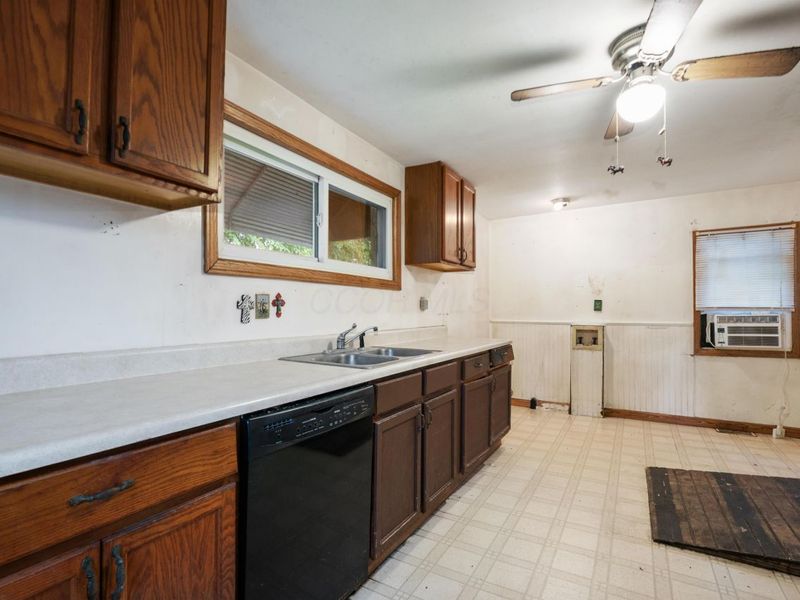 551 E Main Street, Circleville, OH 43113 Photo 4