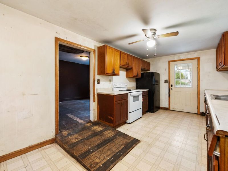 551 E Main Street, Circleville, OH 43113 Photo 6