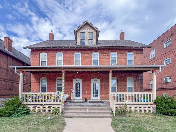 251 W 17th Street, Dubuque, IA 52001