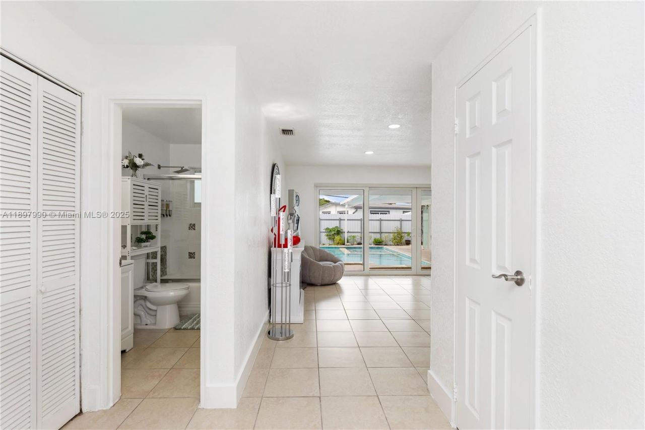 19602 NW 37th Ct, Miami Gardens, FL 33055 Photo