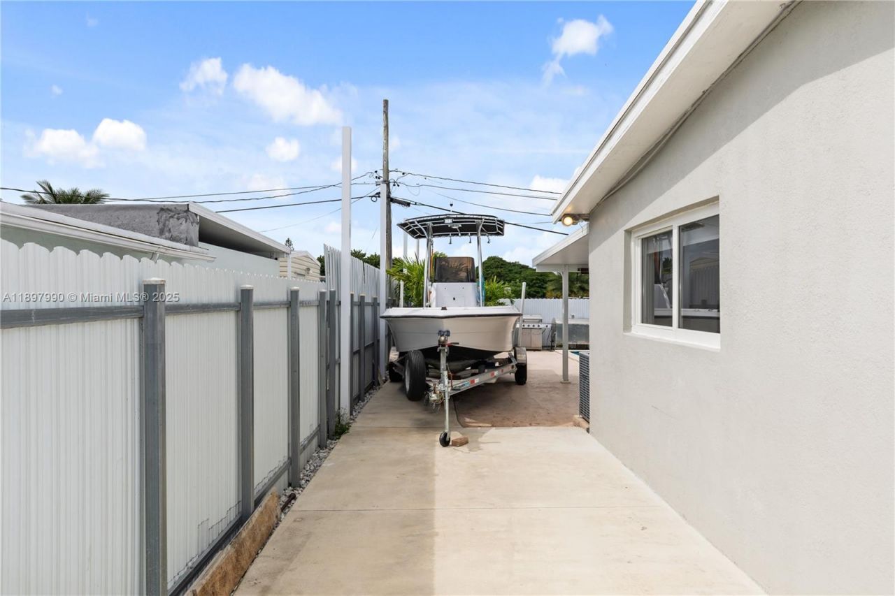 19602 NW 37th Ct, Miami Gardens, FL 33055 Photo