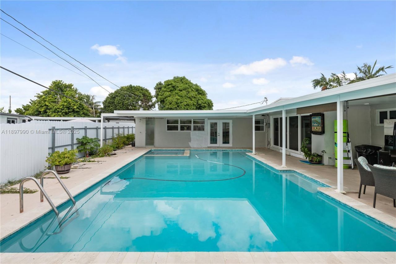 19602 NW 37th Ct, Miami Gardens, FL 33055 Photo