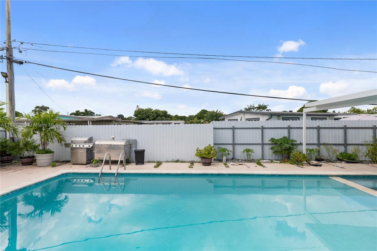 19602 NW 37th Ct, Miami Gardens, FL 33055 Photo