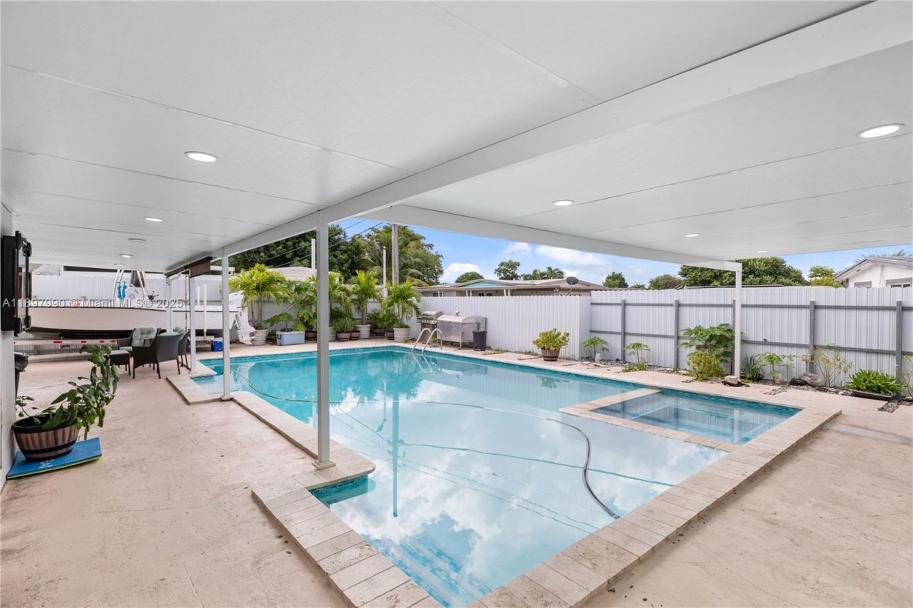 19602 NW 37th Ct, Miami Gardens, FL 33055 Photo