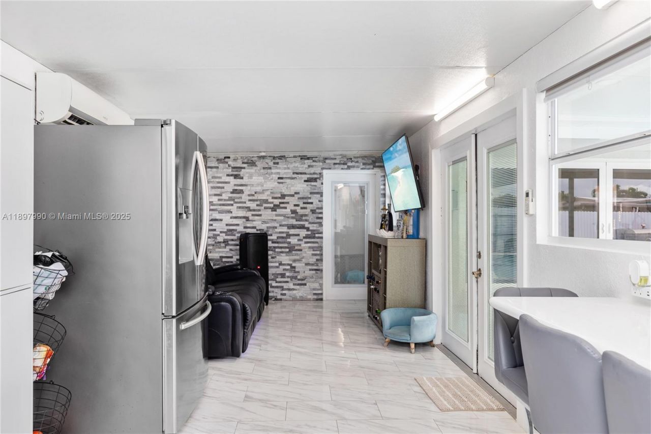 19602 NW 37th Ct, Miami Gardens, FL 33055 Photo