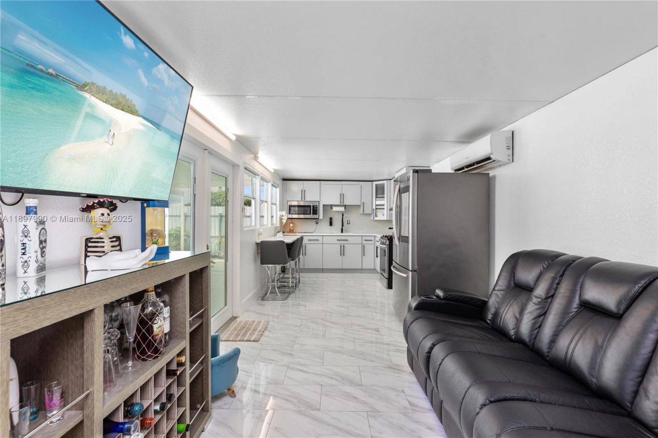 19602 NW 37th Ct, Miami Gardens, FL 33055 Photo