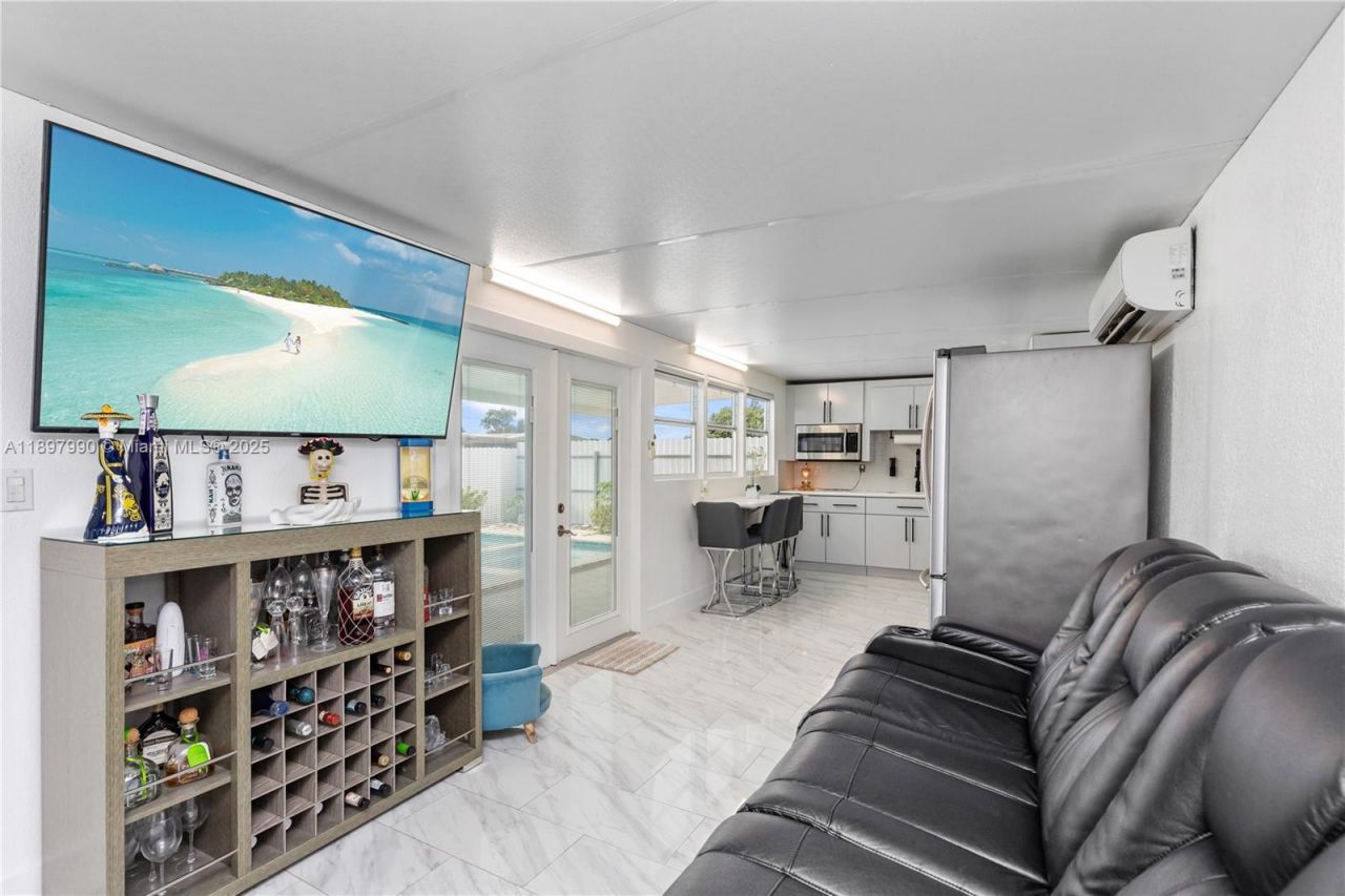 19602 NW 37th Ct, Miami Gardens, FL 33055 Photo