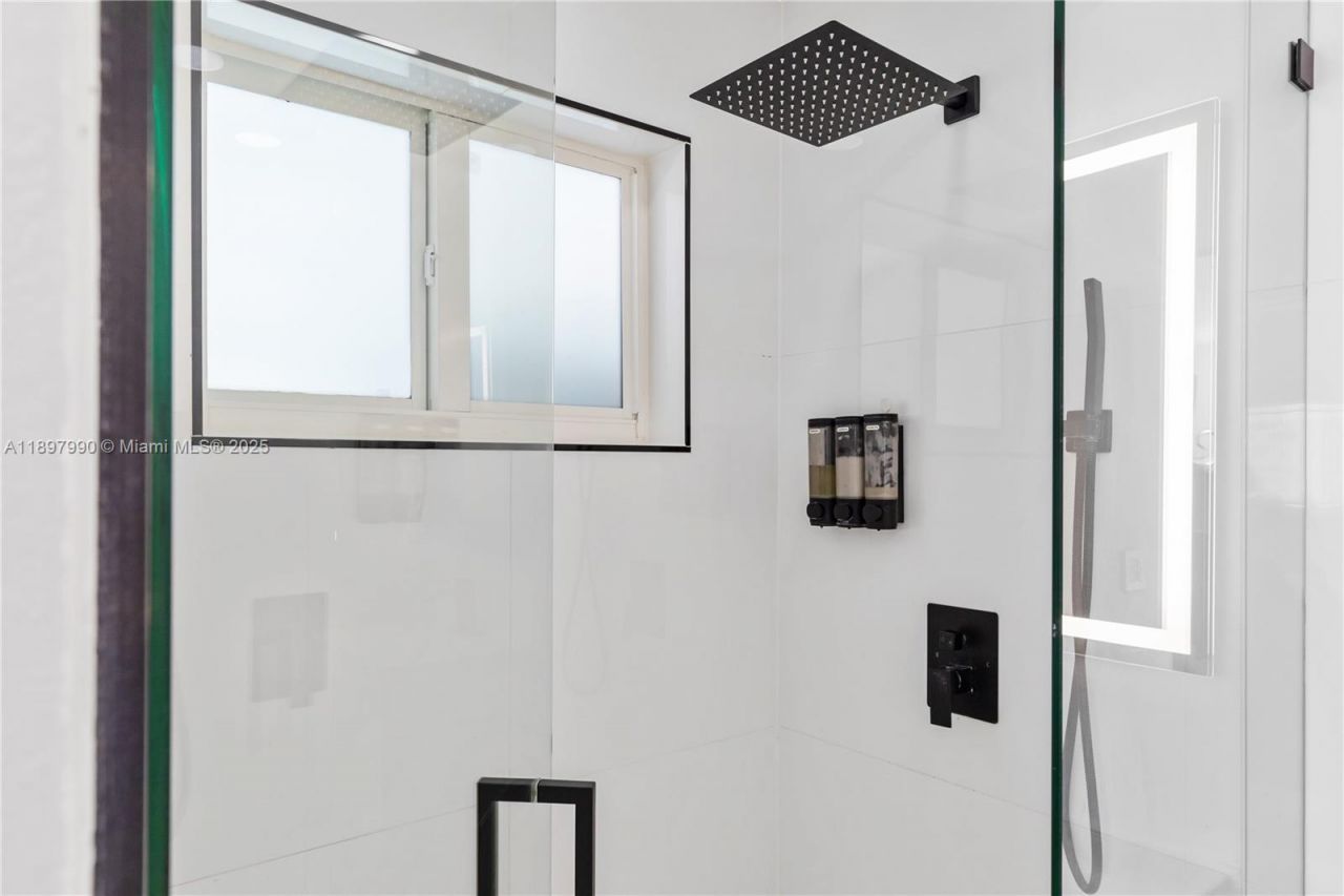 19602 NW 37th Ct, Miami Gardens, FL 33055 Photo