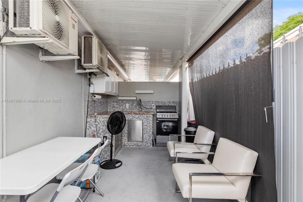 19602 NW 37th Ct, Miami Gardens, FL 33055 Photo