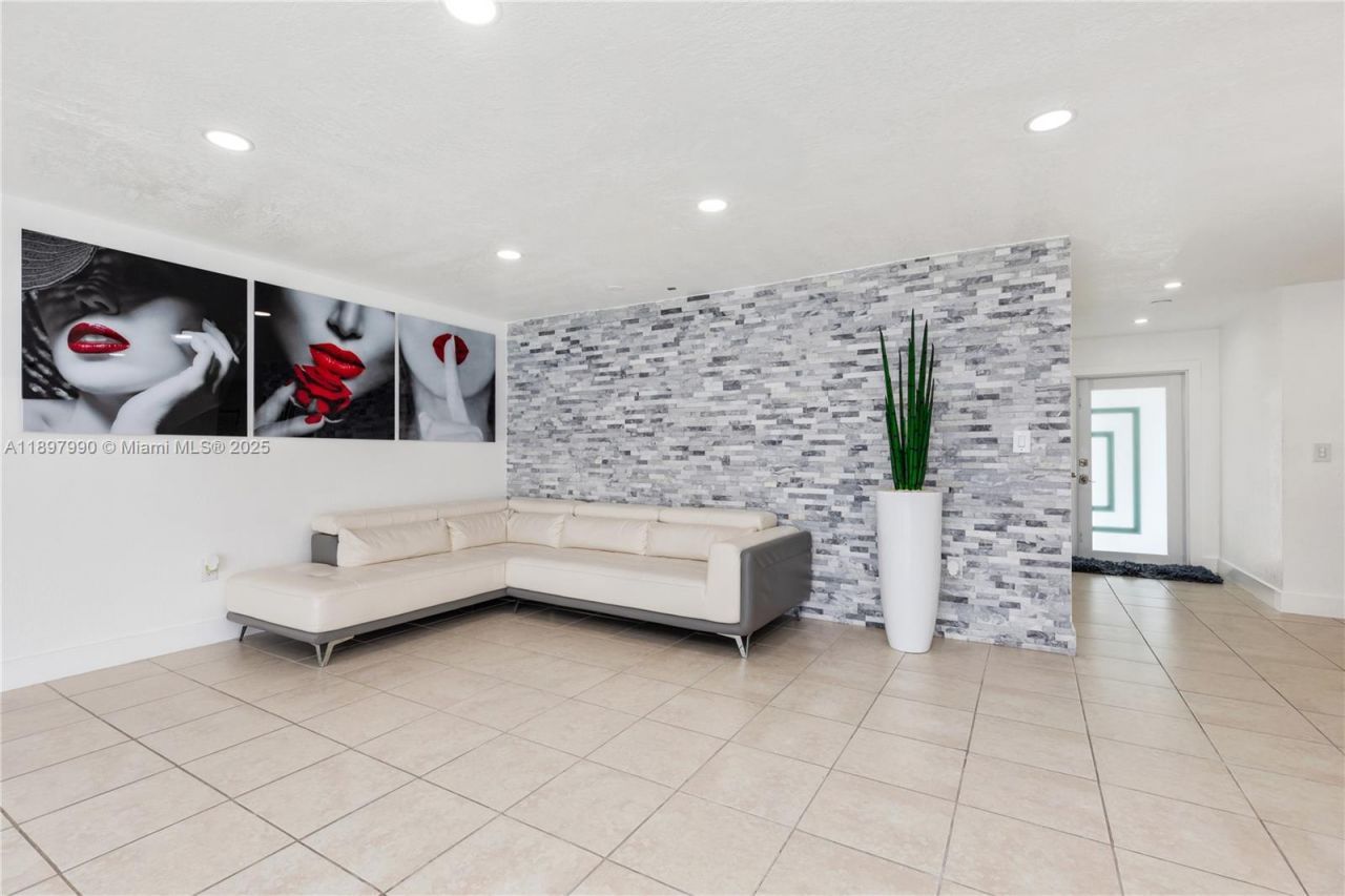 19602 NW 37th Ct, Miami Gardens, FL 33055 Photo