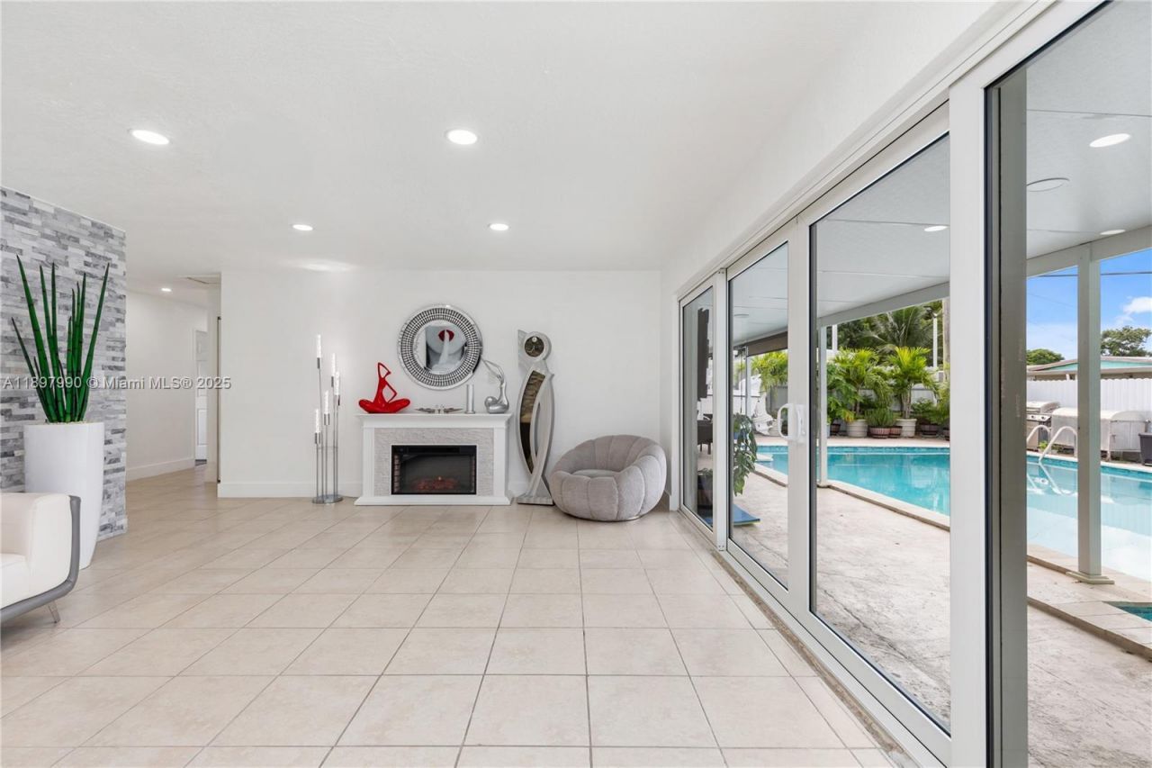 19602 NW 37th Ct, Miami Gardens, FL 33055 Photo