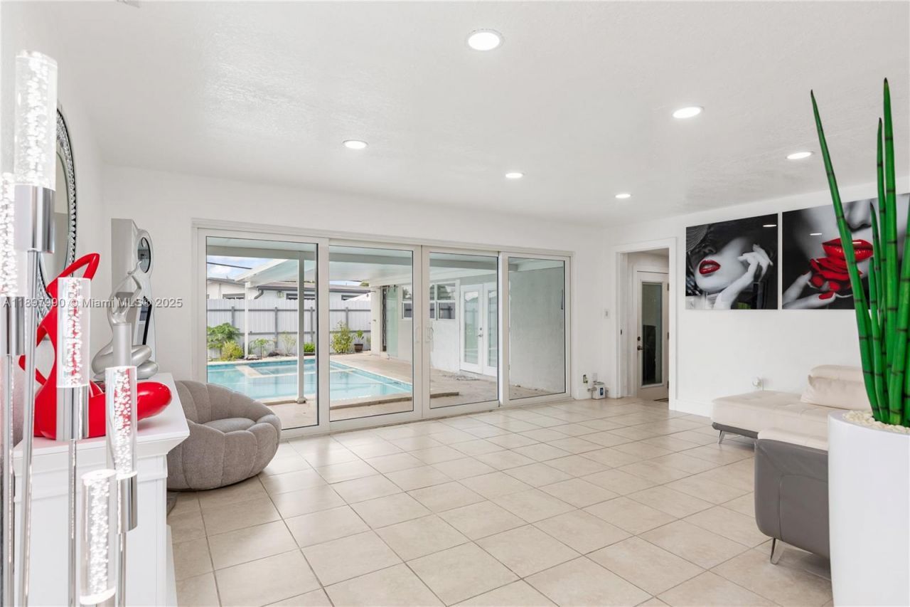 19602 NW 37th Ct, Miami Gardens, FL 33055 Photo