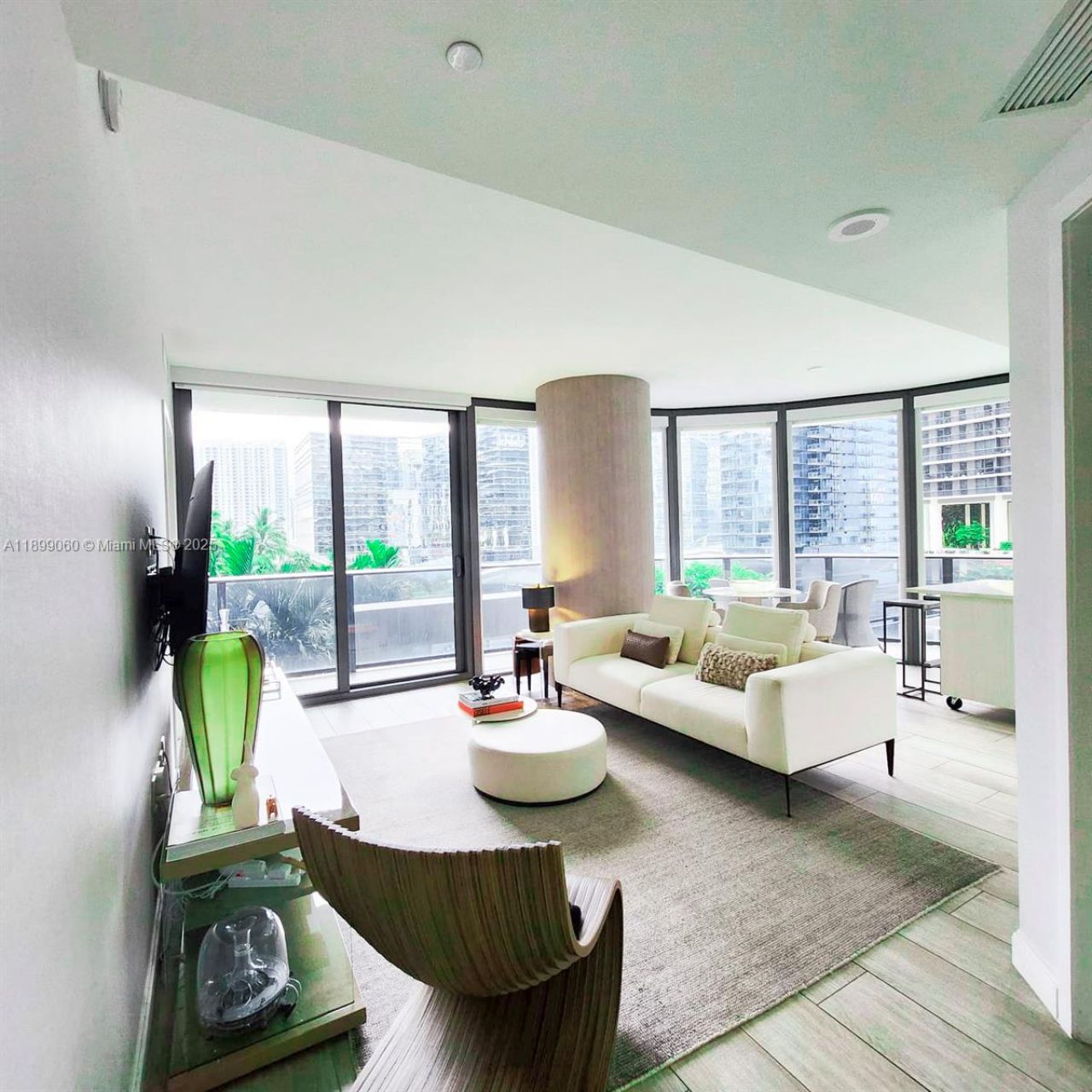 55 SW 9th St, Unit 1001, Miami, FL 33130 Photo