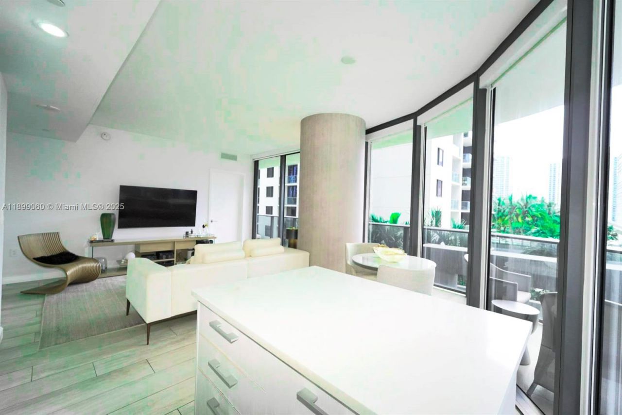 55 SW 9th St, Unit 1001, Miami, FL 33130 Photo